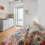 Studio Lumineux Avec Clim Et Tv Ideal Pour Couples